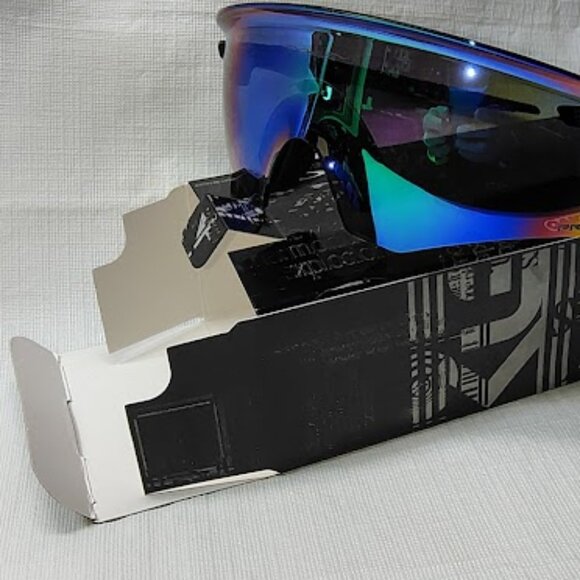 OAKLEY AIR FORCE - WRAP AROUNDS- BRAND NEW- REG $175! - Picture 5 of 10